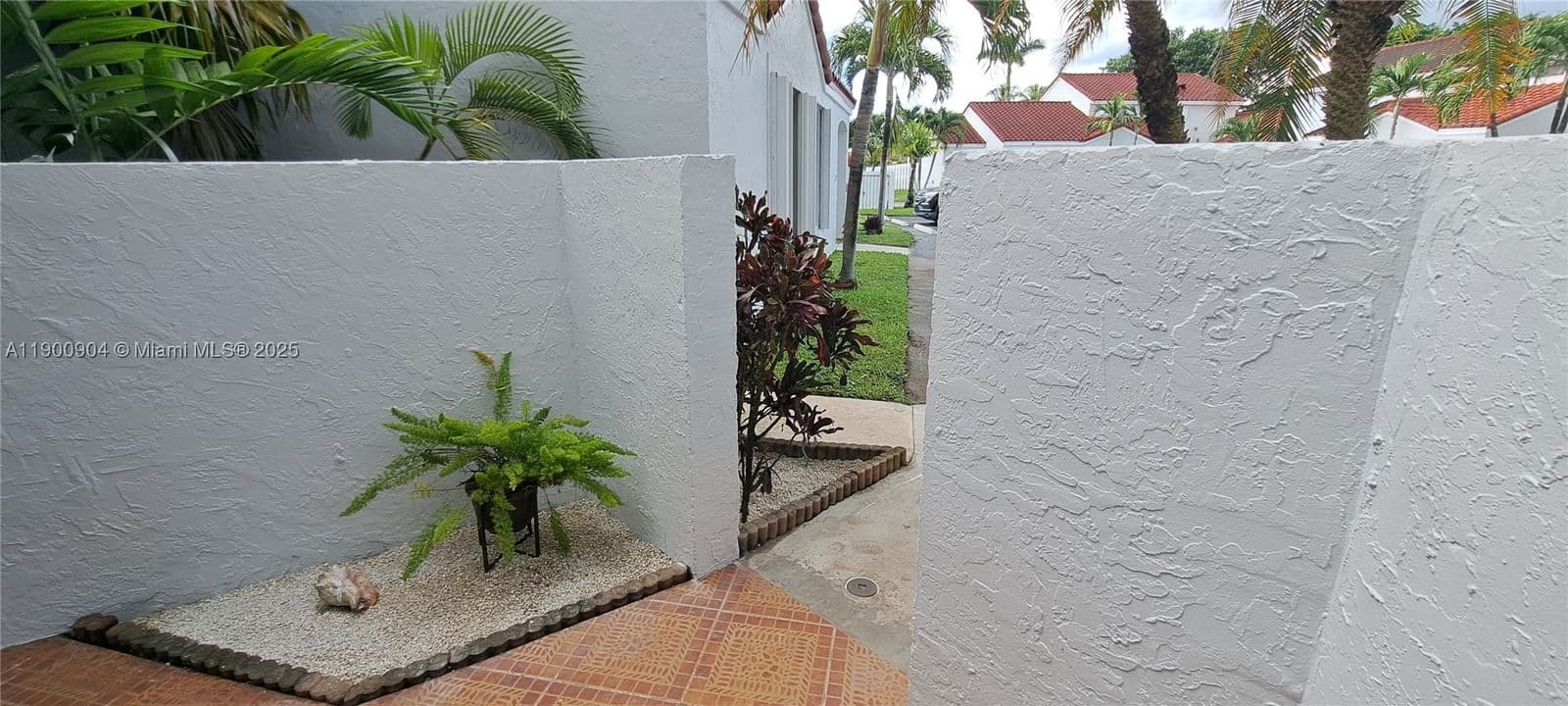 3-bedroom Townhouse — 2410 San Remo Cir, Homestead, FL 33035
