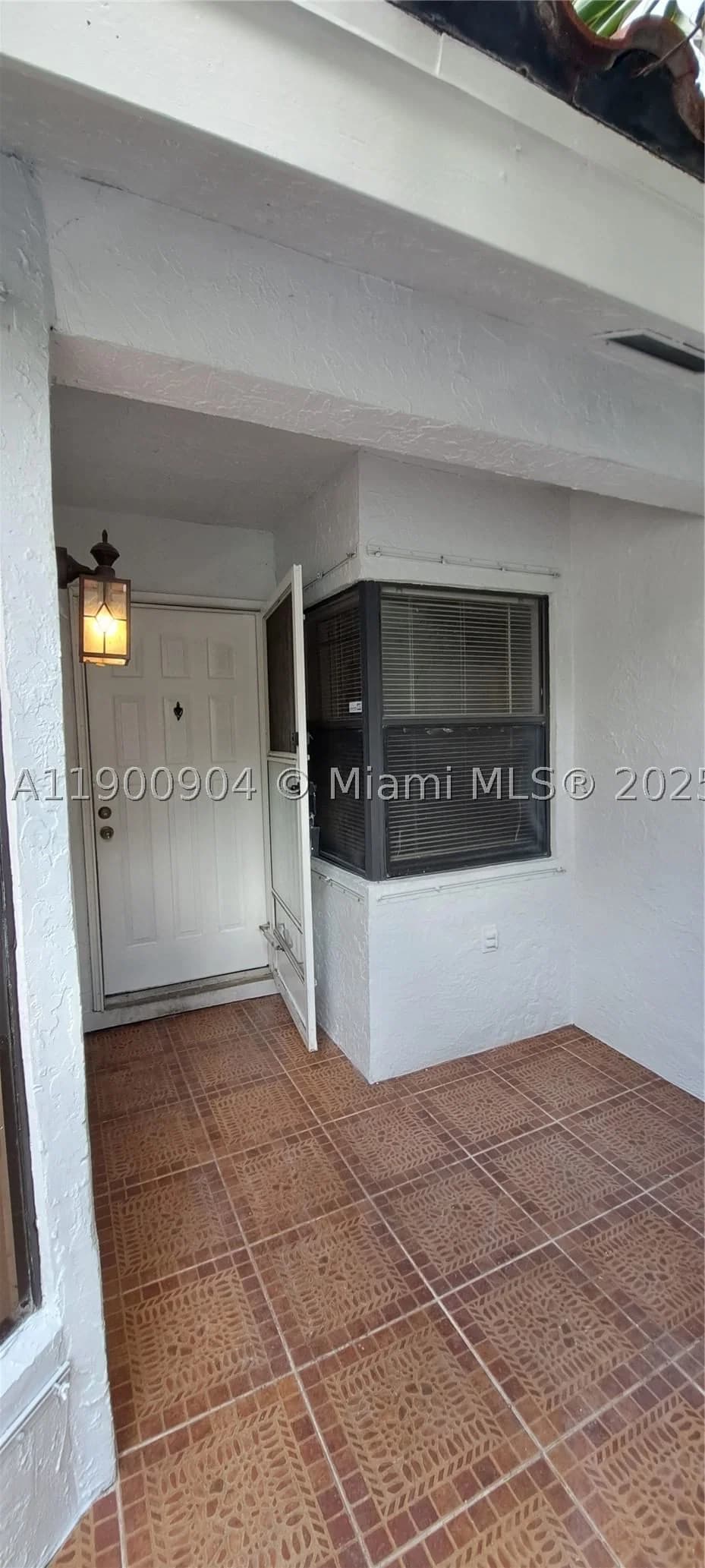3-bedroom Townhouse — 2410 San Remo Cir, Homestead, FL 33035