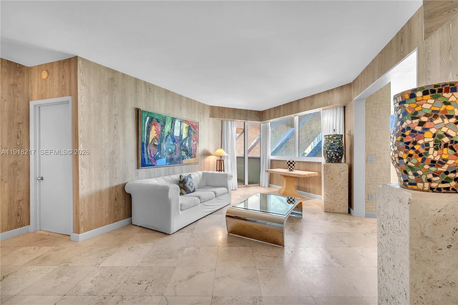 1-bedroom Condo — 300 Pointe Dr #906, Miami Beach, FL 33139