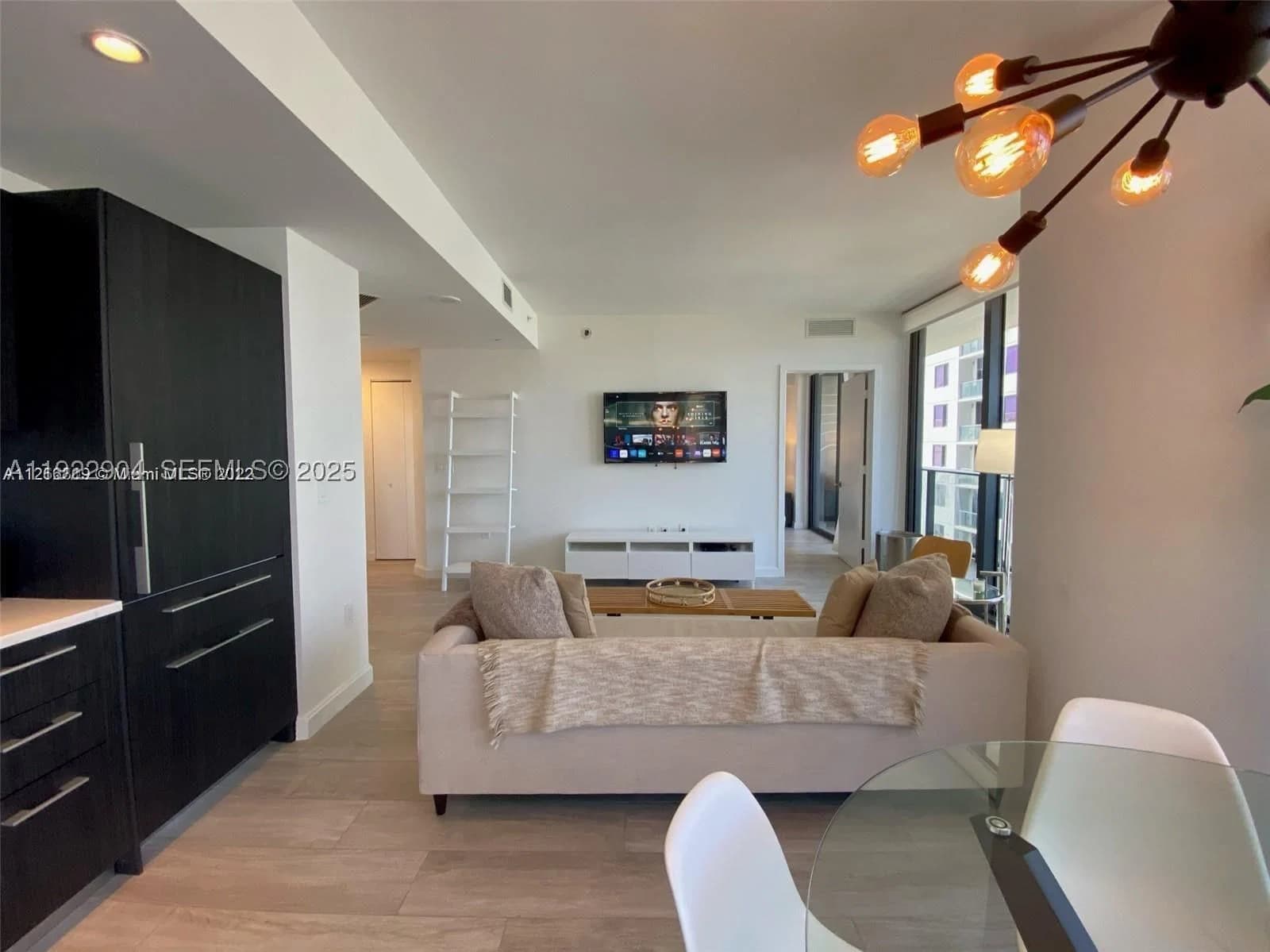 2+1 Kooperatif — 55 9th St #3001, Miami, FL 33130