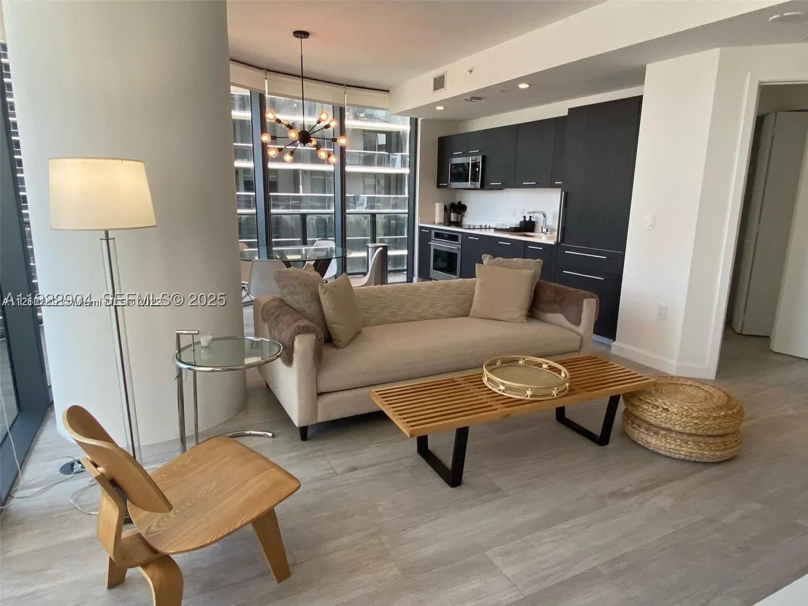 2+1 Kooperatif — 55 9th St #3001, Miami, FL 33130