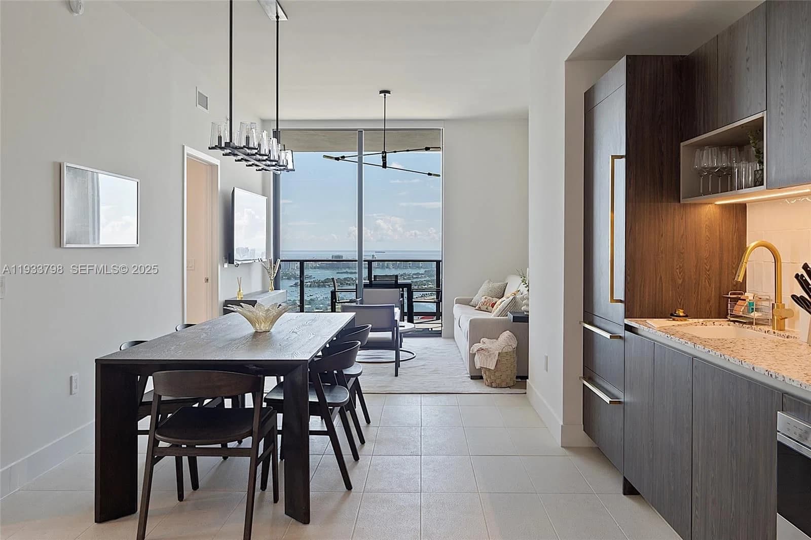 3-bedroom Condo — 159 6th St #5015, Miami, FL 33132