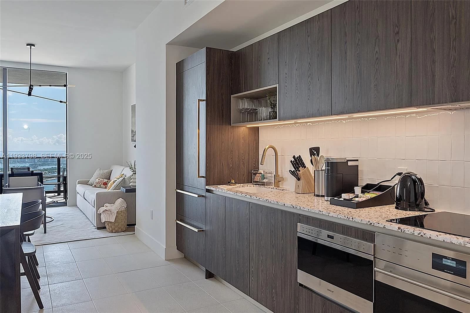 3-bedroom Condo — 159 6th St #5015, Miami, FL 33132