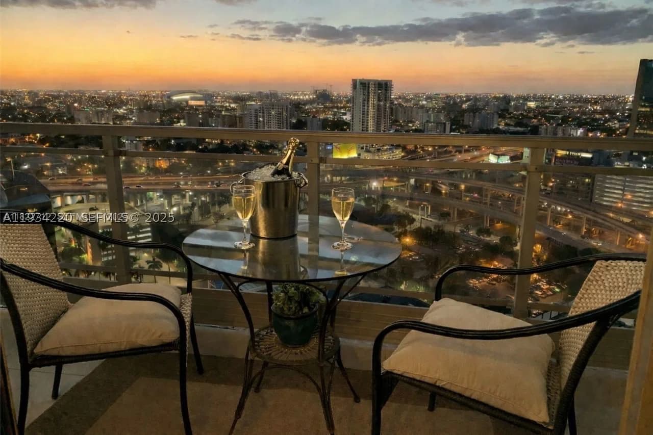 1-bedroom Condo — 90 3rd St #2109, Miami, FL 33130
