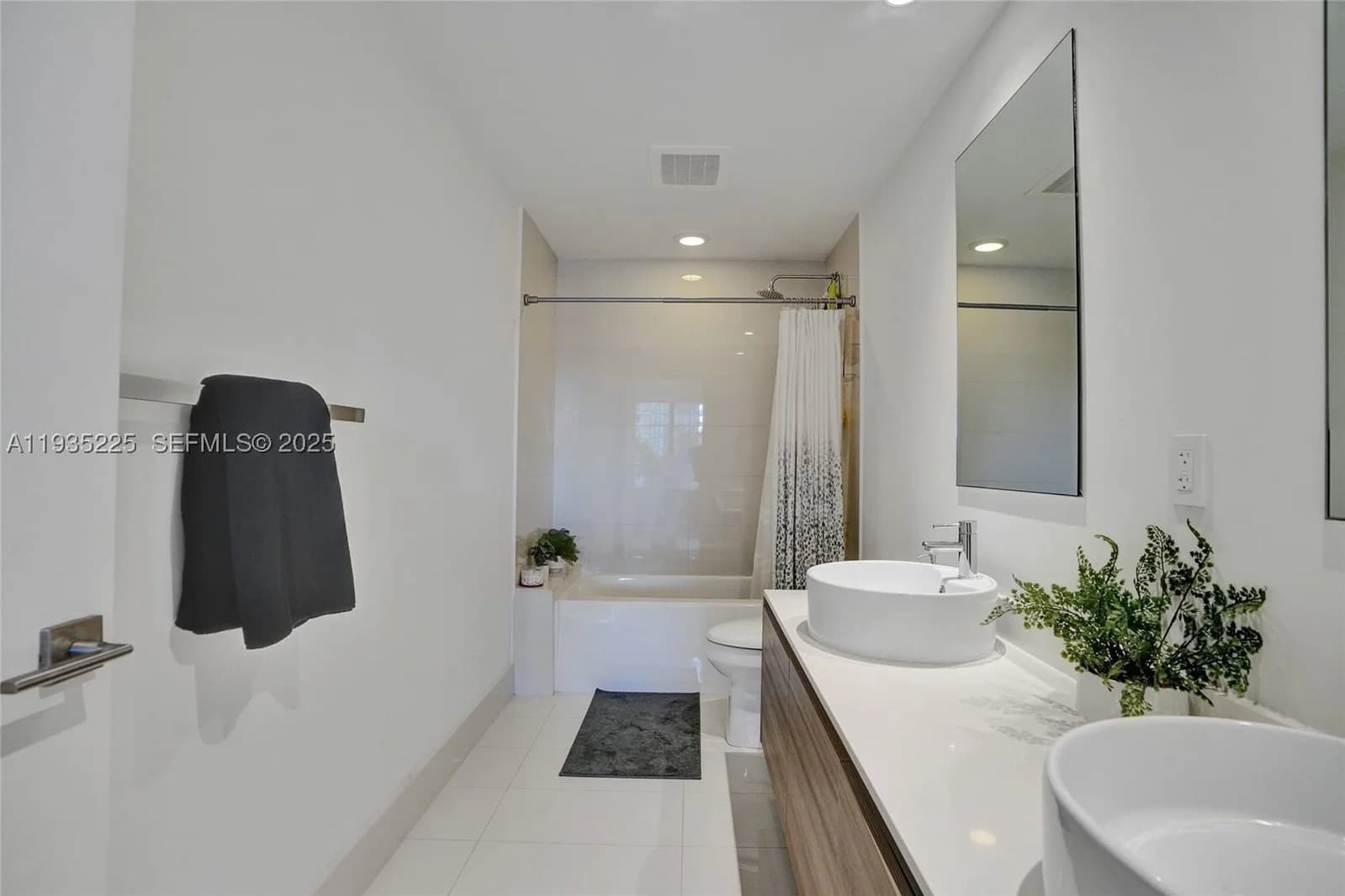 2-bedroom Condo — 121 34th St #902, Miami, FL 33137