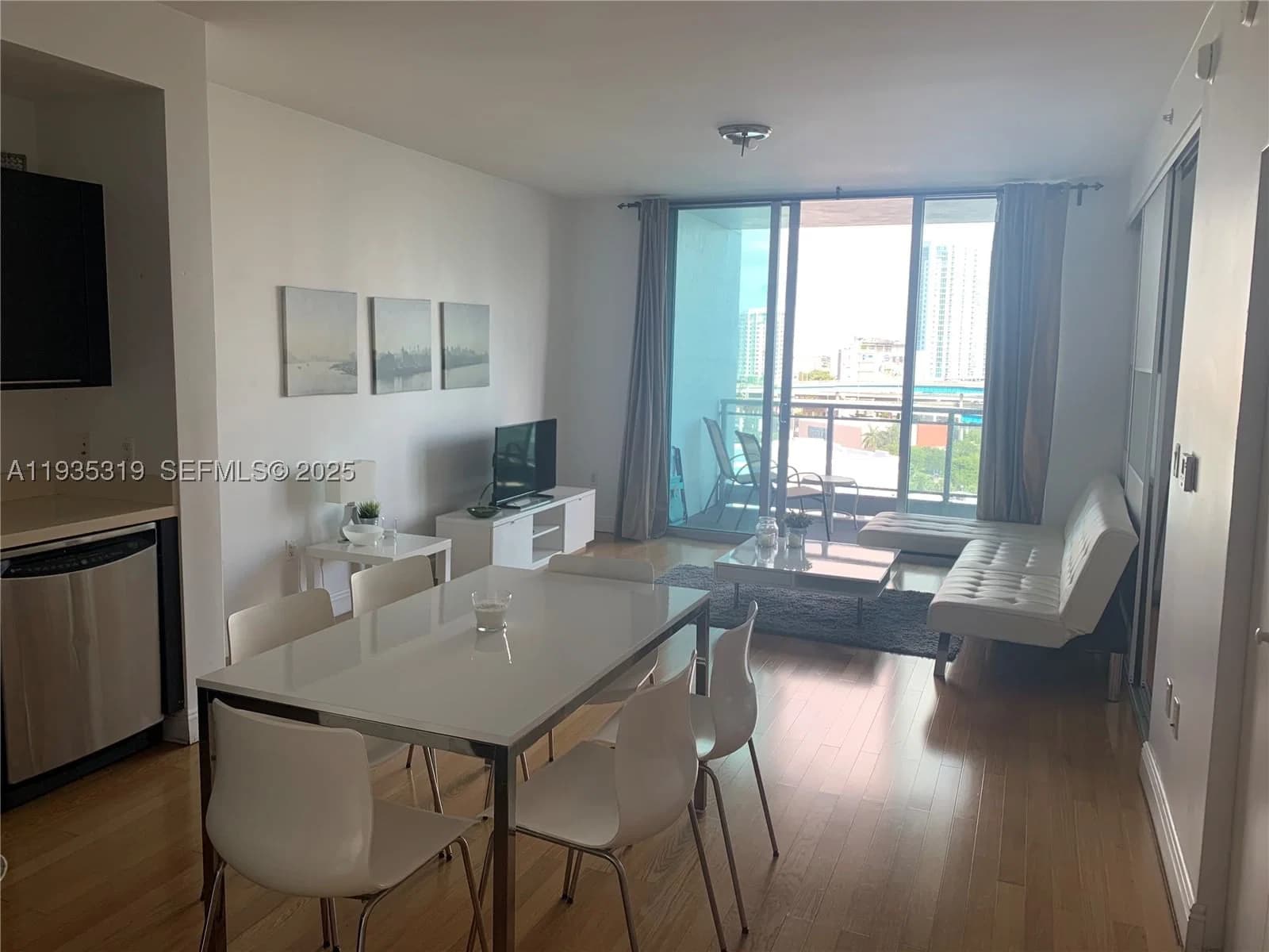 1-bedroom Condo — 90 3rd St #1211, Miami, FL 33130
