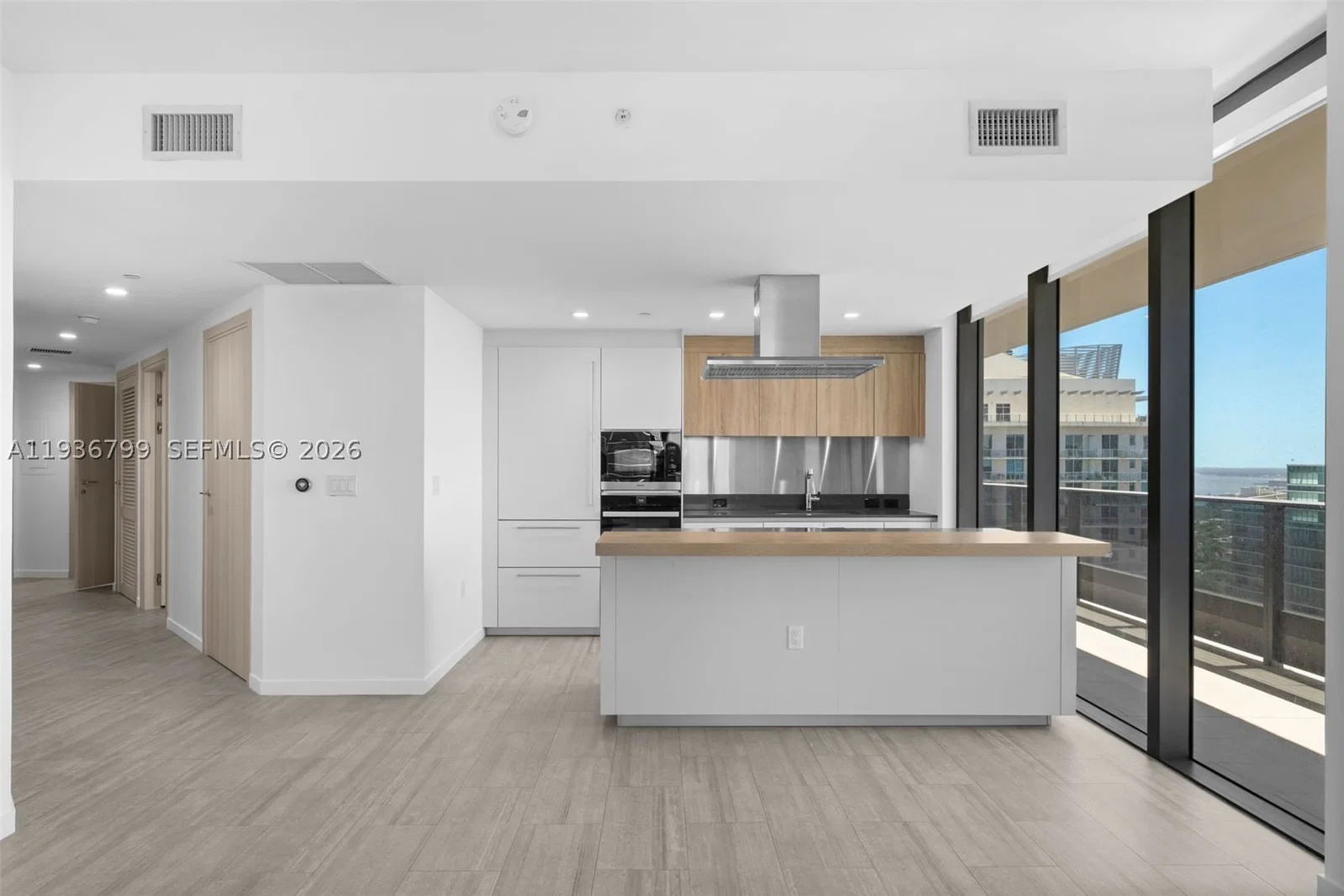 2-bedroom Condo — 1000 Brickell Plz #4212, Miami, FL 33131