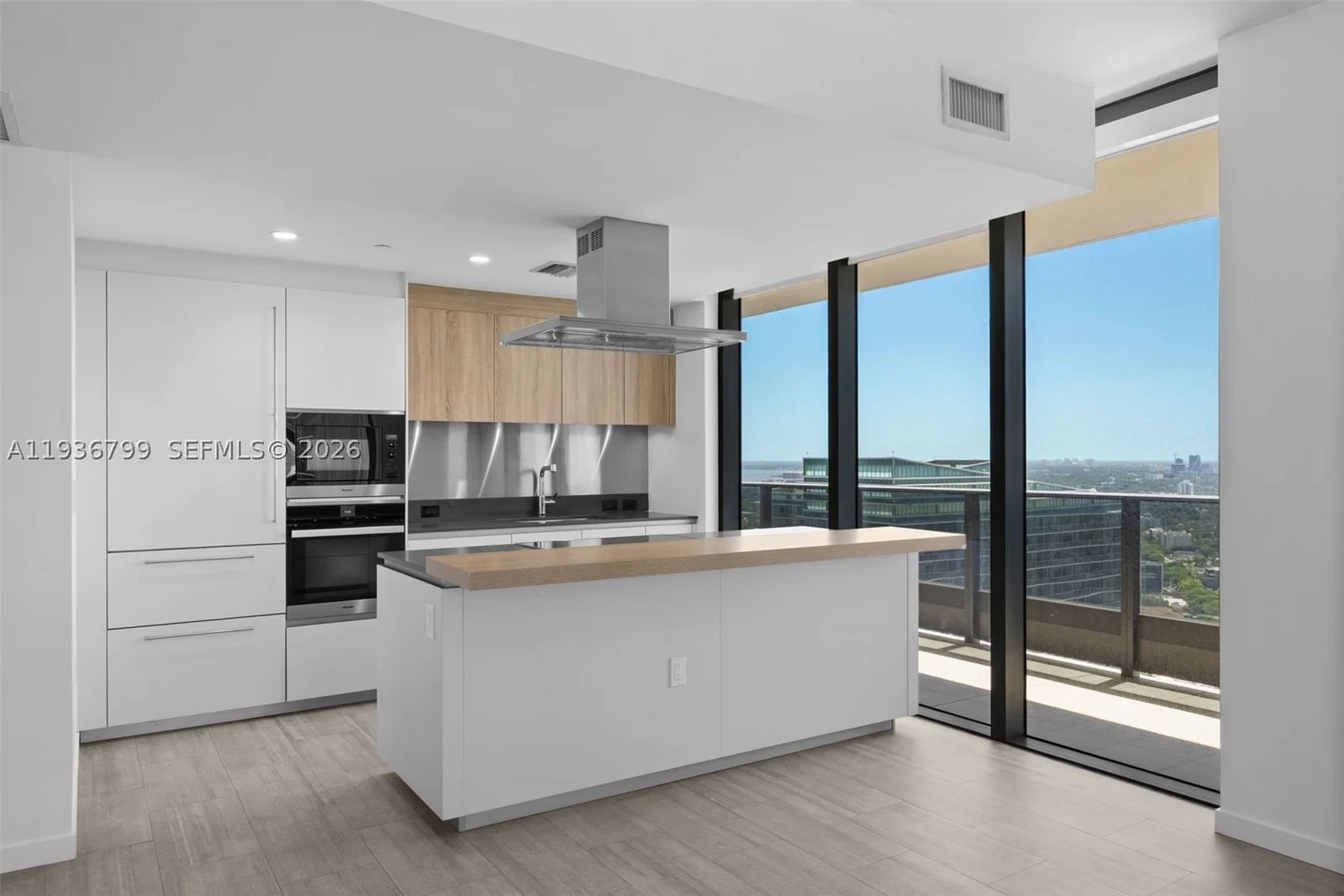 2-bedroom Condo — 1000 Brickell Plz #4212, Miami, FL 33131