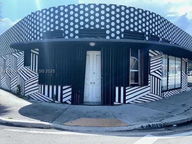 Mülk — 5600 7 Ave, Miami, FL 33127