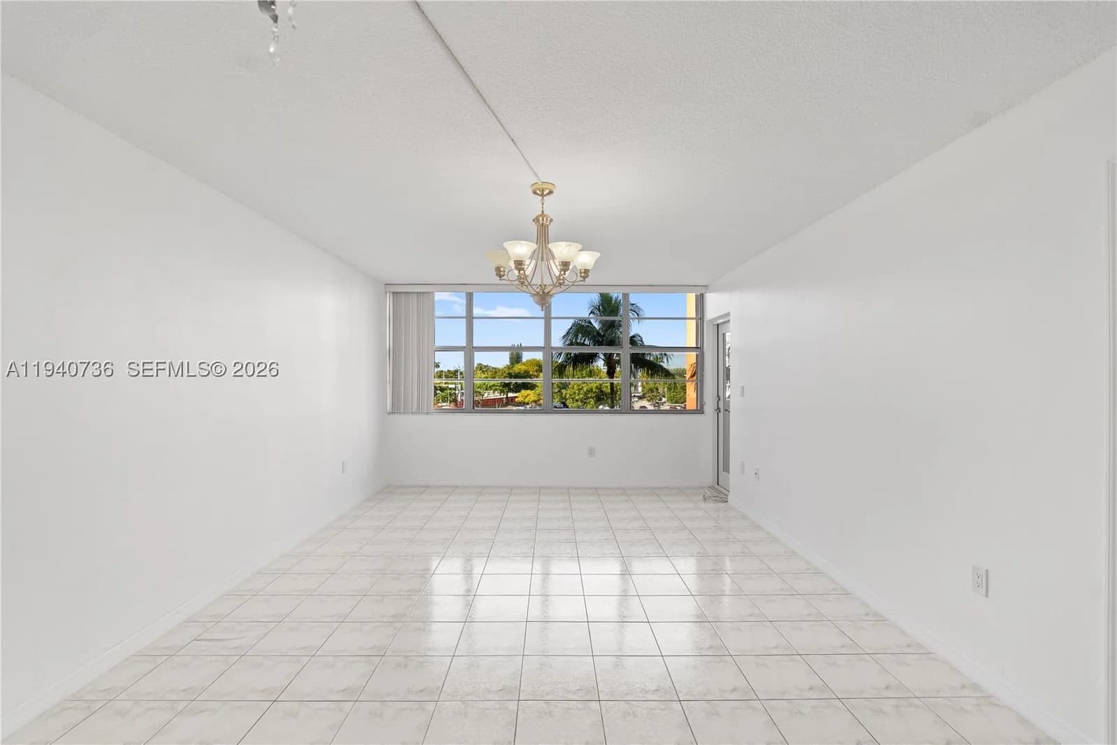 1-bedroom Condo — 1351 Miami Gardens Dr #301E, Miami, FL 33179