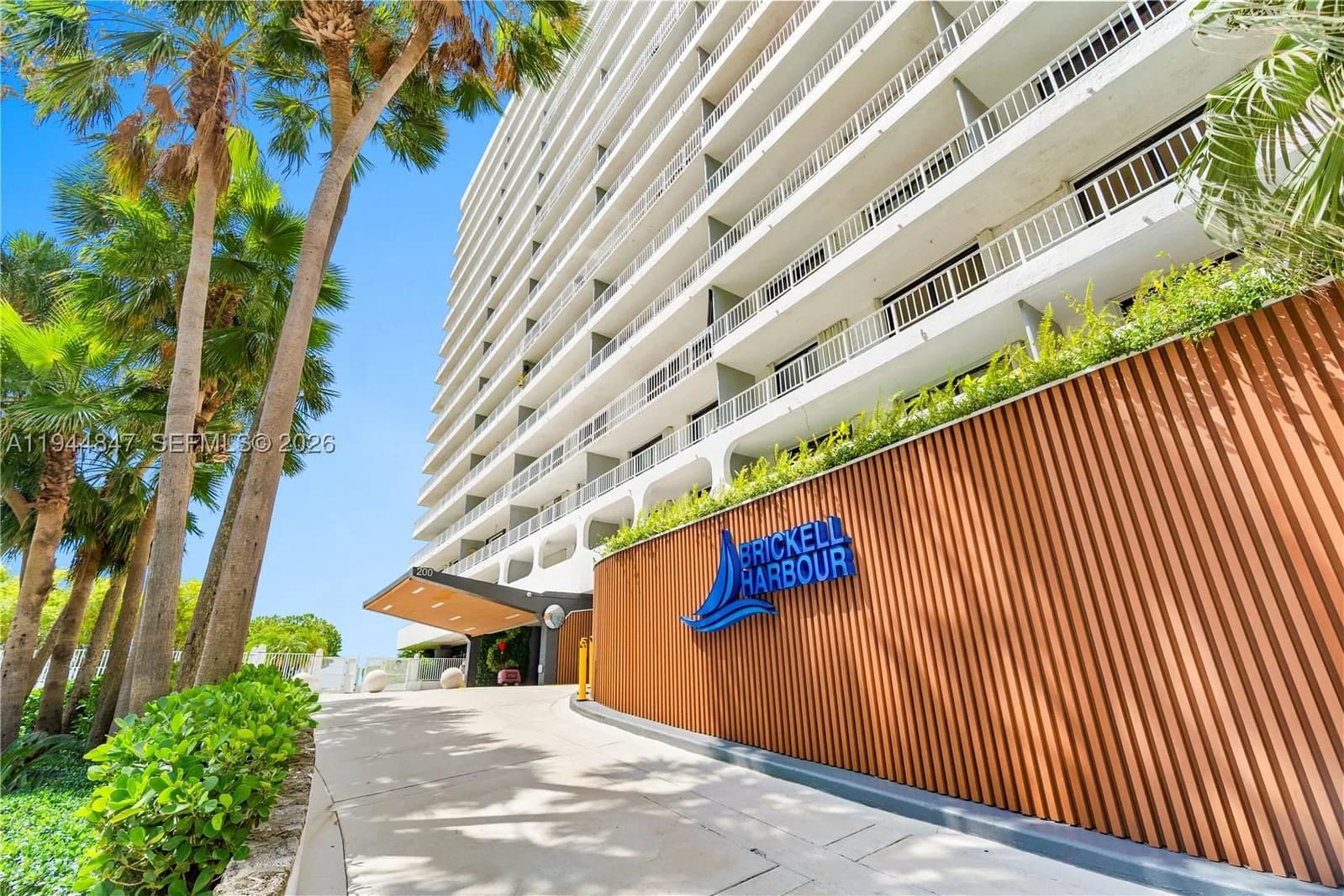 2-bedroom Condo — 200 15th Rd #5D, Miami, FL 33129