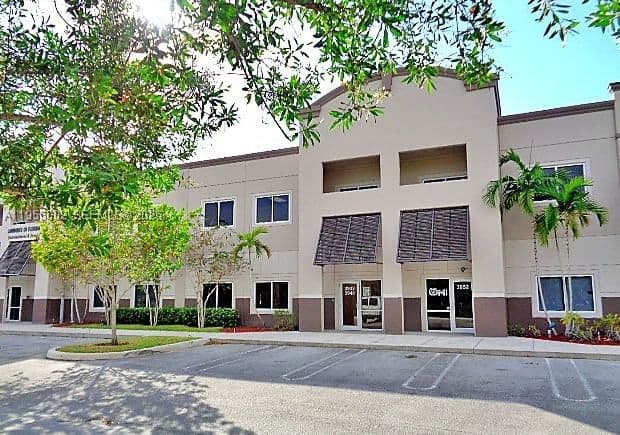 Mülk — 3932 Coral Ridge Dr #21, Coral Springs, FL 33065
