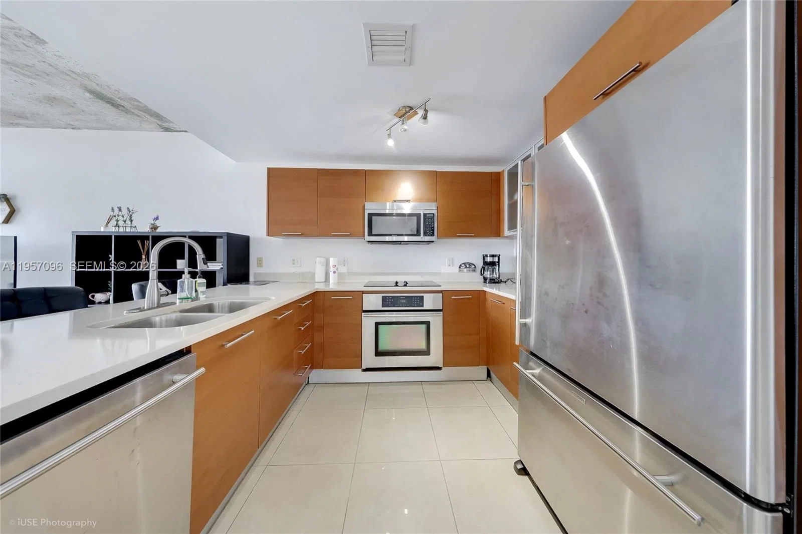 1-bedroom Condo — 3250 1st Ave #811, Miami, FL 33137