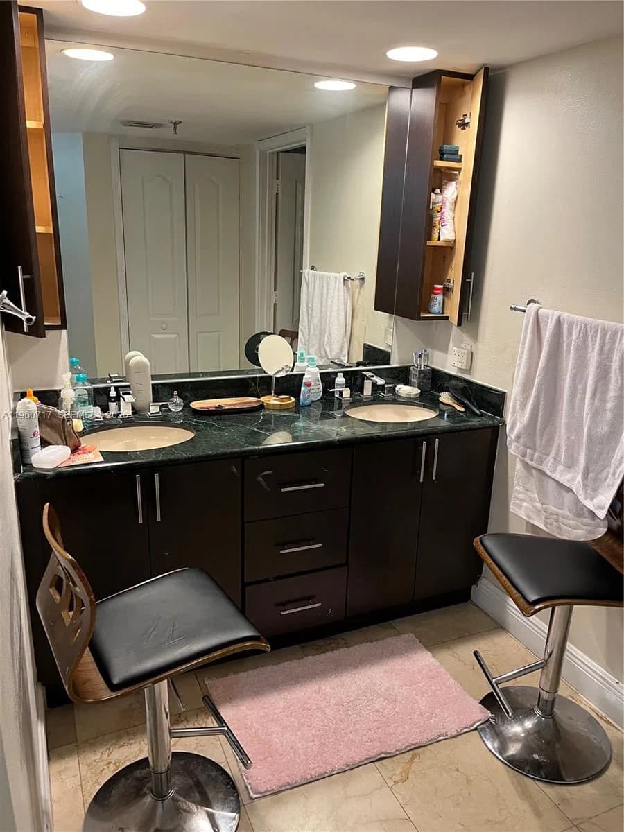 2+1 Condo — 520 Brickell Key Dr #A610, Miami, FL 33131