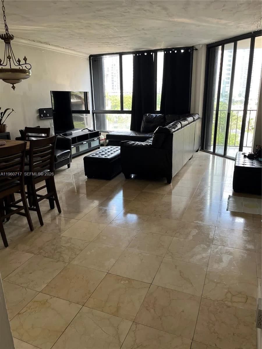 2+1 Condo — 520 Brickell Key Dr #A610, Miami, FL 33131