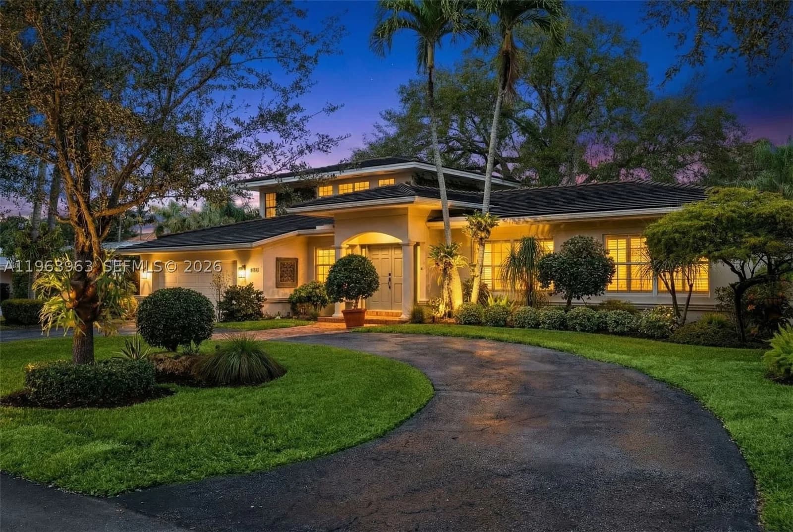 4+1 Müstakil ev — 1255 Algardi Ave, Coral Gables, FL 33146