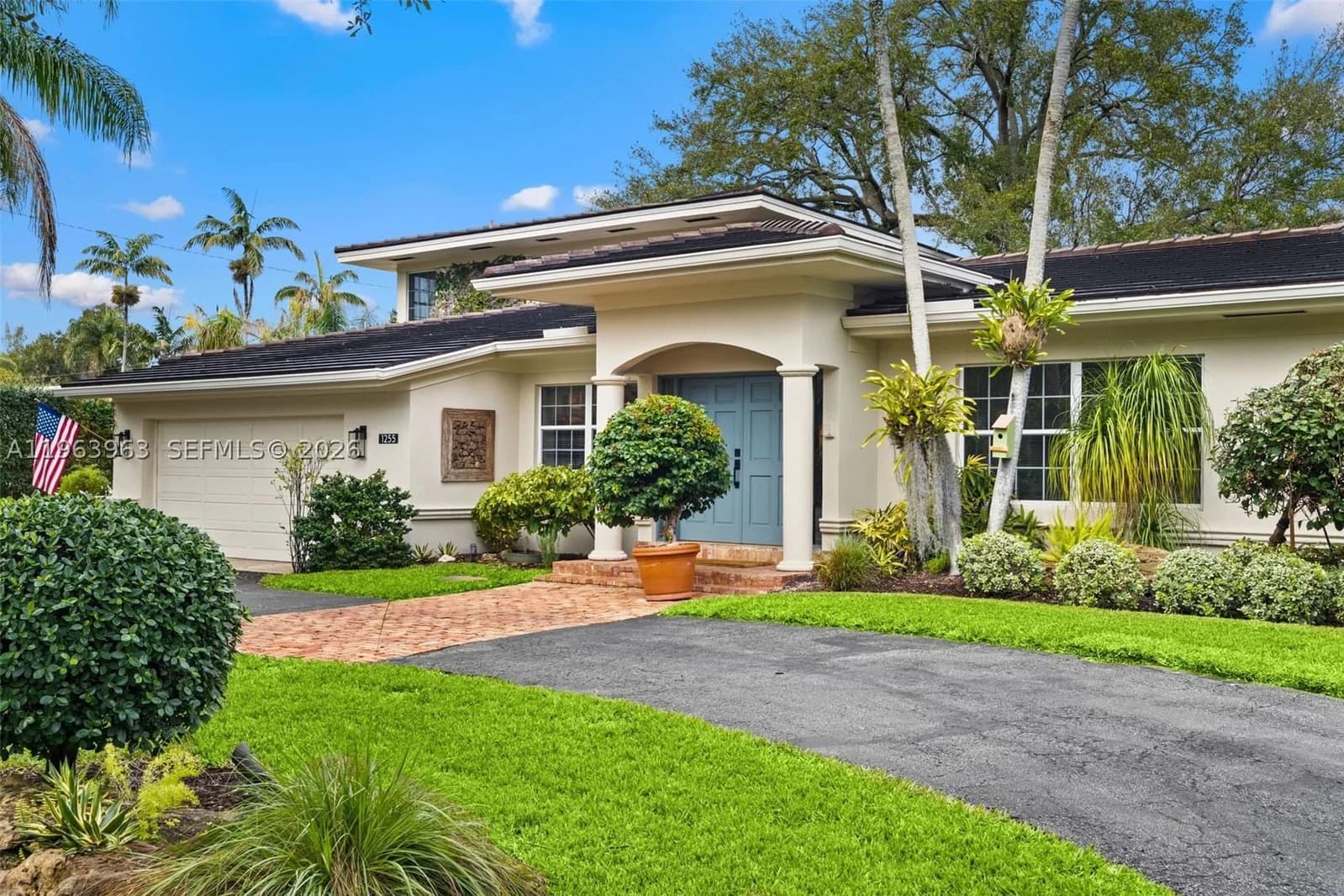 4+1 Müstakil ev — 1255 Algardi Ave, Coral Gables, FL 33146