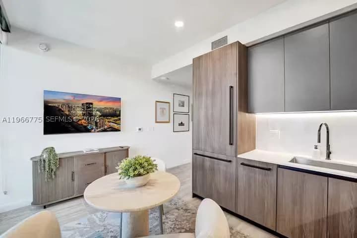 1-bedroom Condo — 580 72nd St #705, Miami Beach, FL 33141