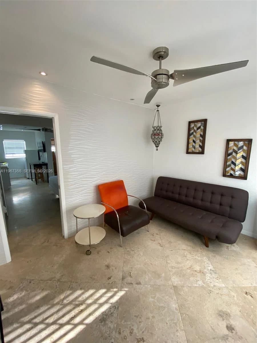 Condo — Miami Beach, FL 33139