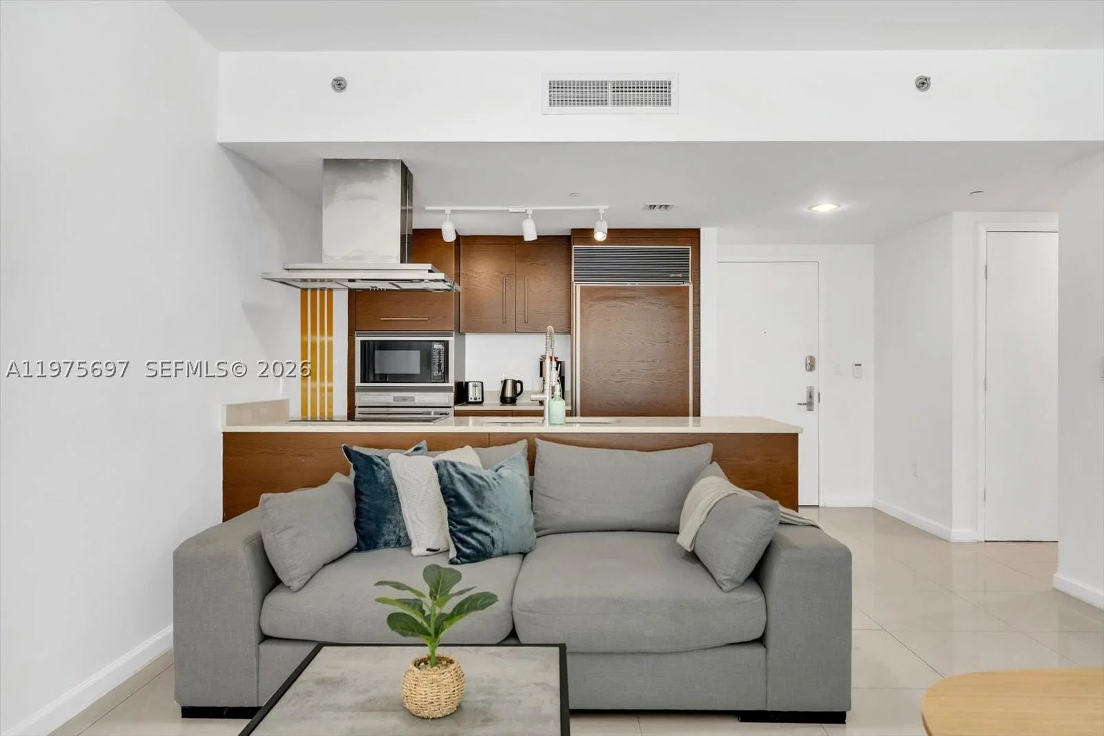 1-bedroom Condo — 485 Brickell Ave #1807, Miami, FL 33131