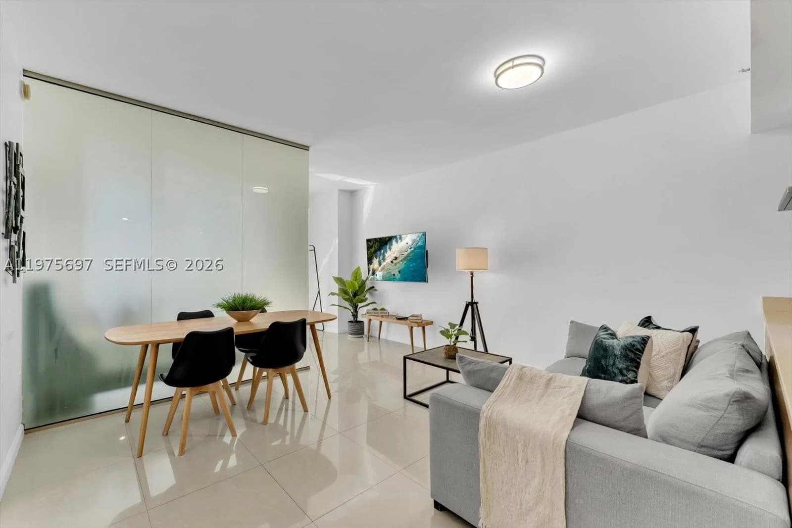 1-bedroom Condo — 485 Brickell Ave #1807, Miami, FL 33131