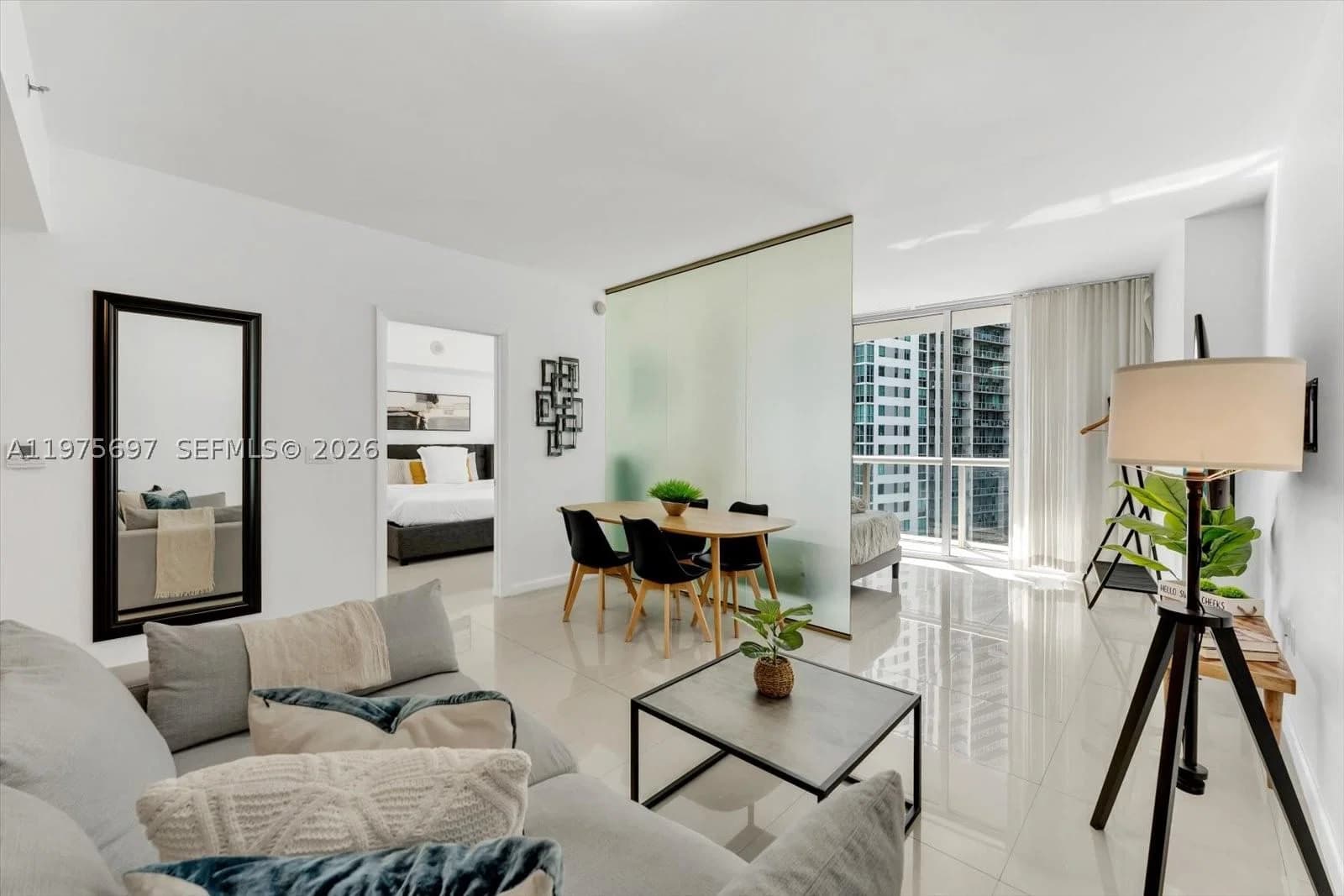 1-bedroom Condo — 485 Brickell Ave #1807, Miami, FL 33131
