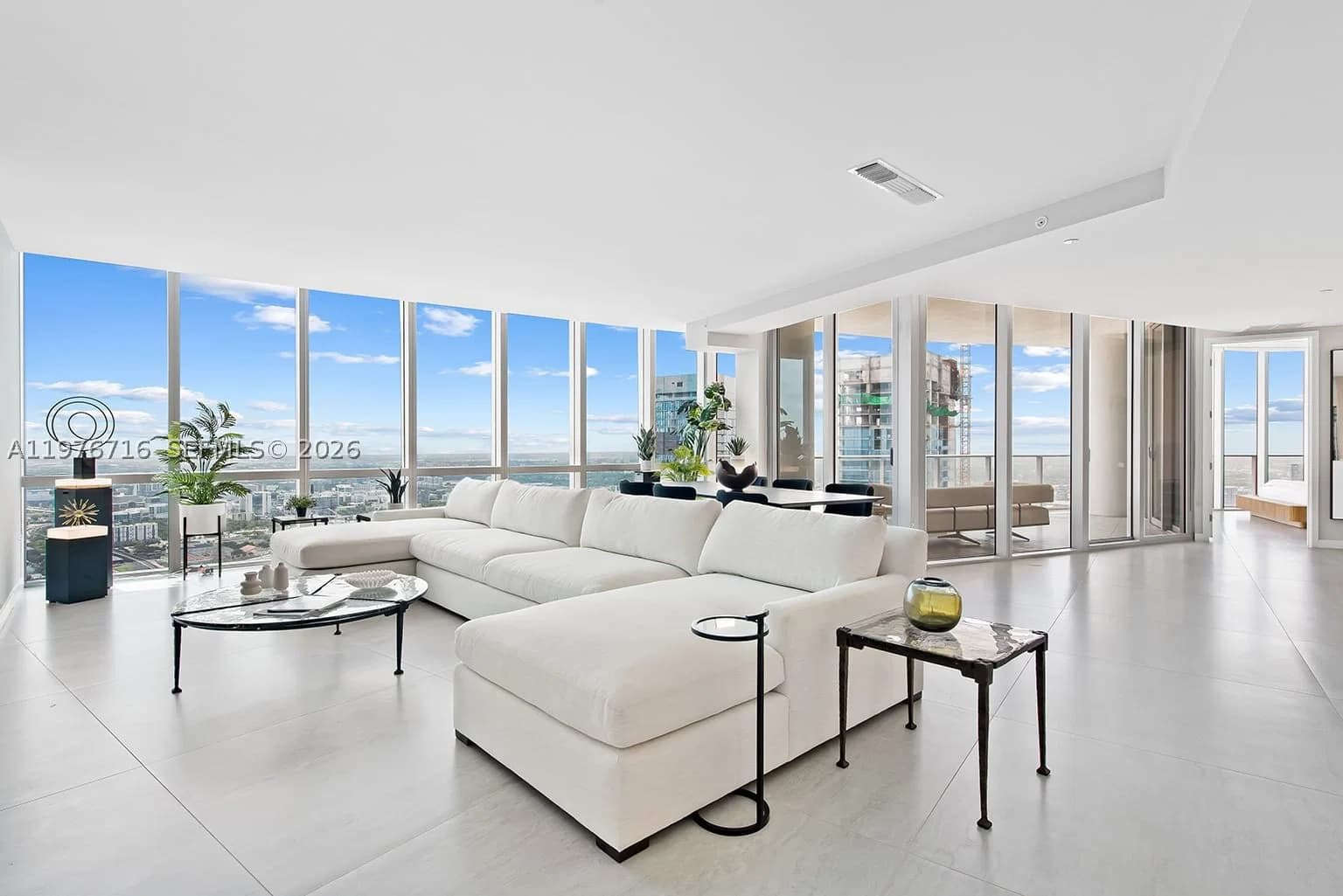 4-bedroom Condo — 851 1st Ave #PH 5402, Miami, FL 33132
