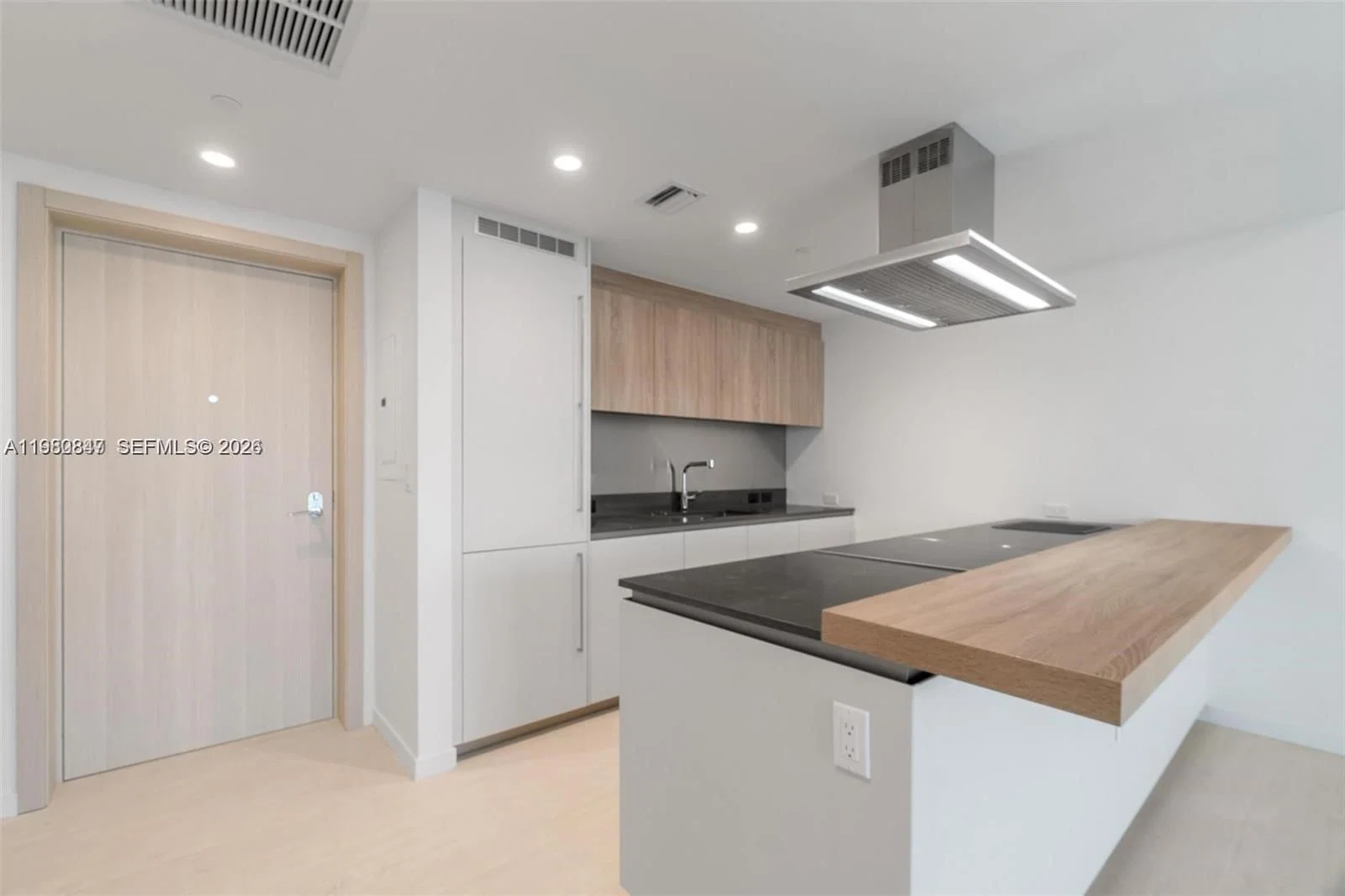 1-bedroom Condo — 1000 Brickell Plz #3310, Miami, FL 33131