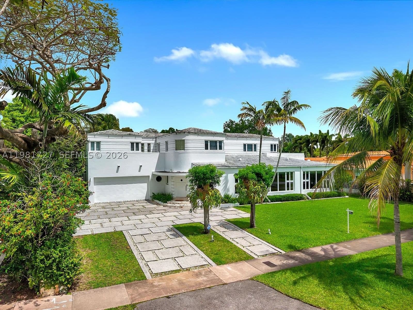 6+1 Müstakil ev — 1021 Greenway Dr, Coral Gables, FL 33134