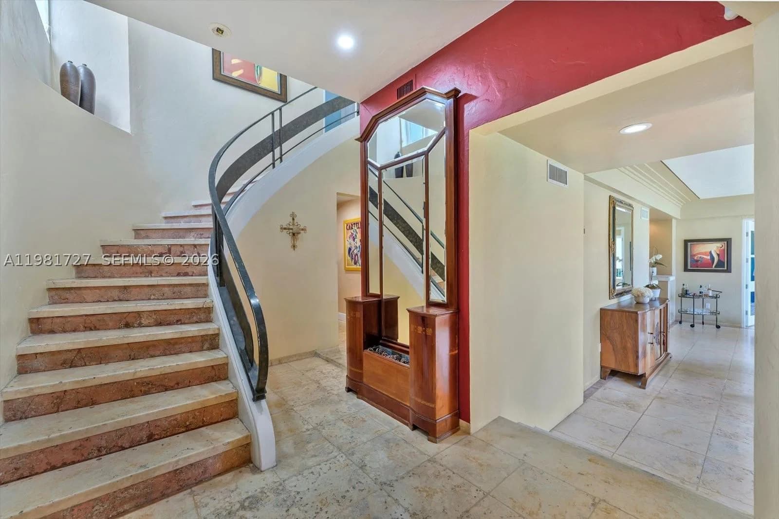 6+1 Müstakil ev — 1021 Greenway Dr, Coral Gables, FL 33134