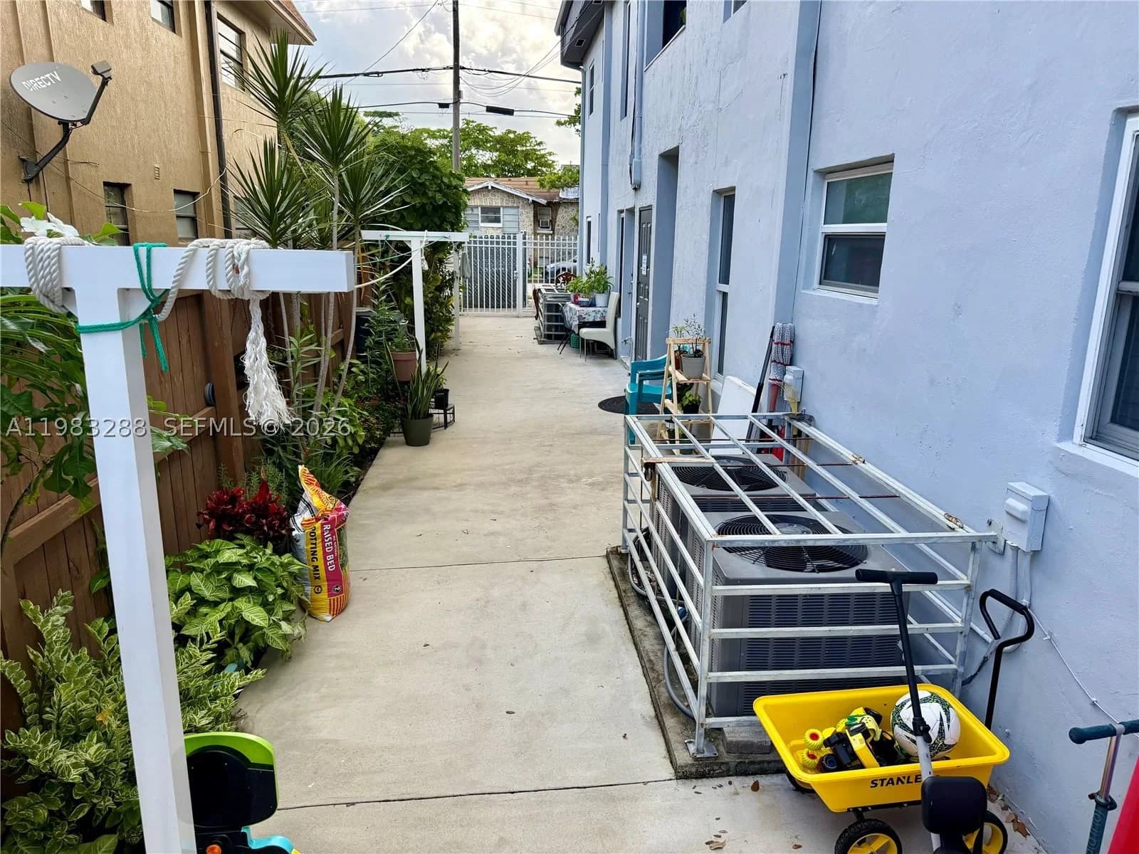 2+1 Condo — 1305 4th St #3, Miami, FL 33125