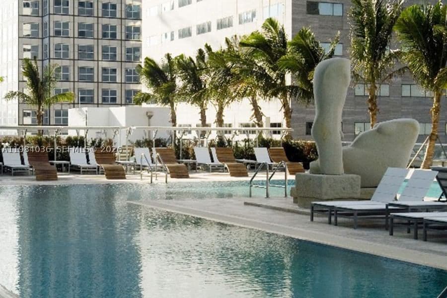 1+1 Condo — Miami, FL 33131