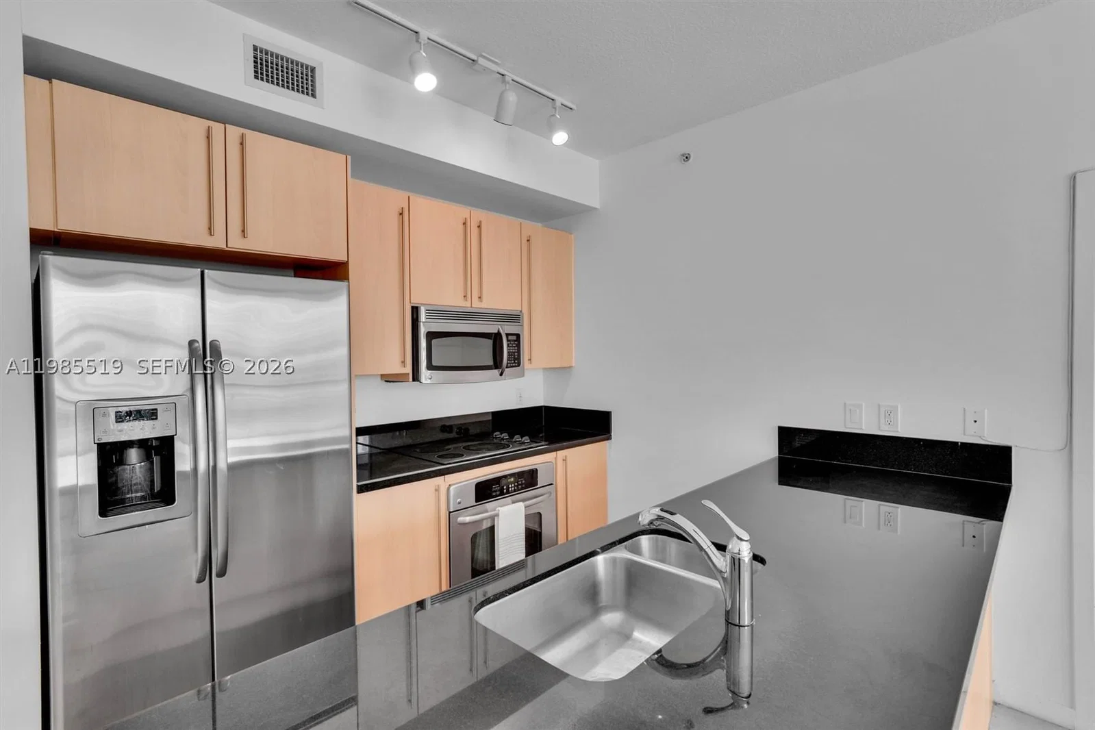 2+1 Condo — 79 12th St #1210, Miami, FL 33130