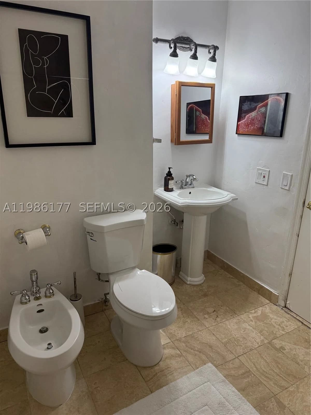 3+1 Müstakil ev — 1208 Bird Rd, Coral Gables, FL 33146