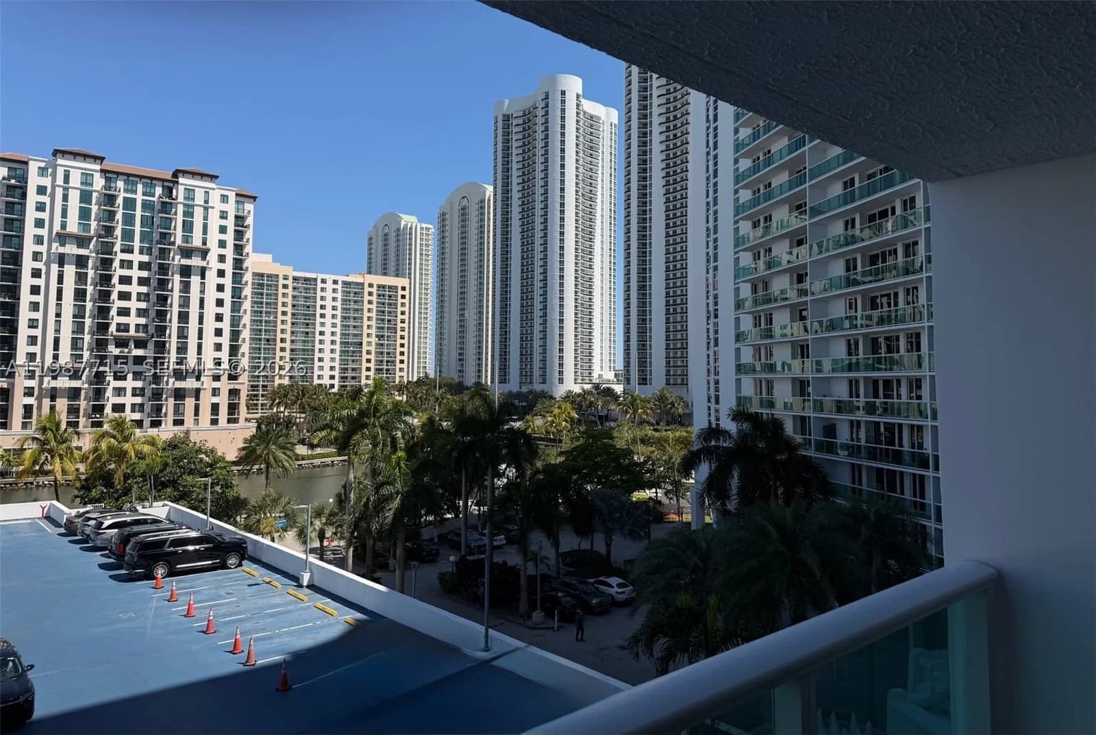 2-bedroom Condo — 100 Bayview Dr #528, Sunny Isles Beach, FL 33160