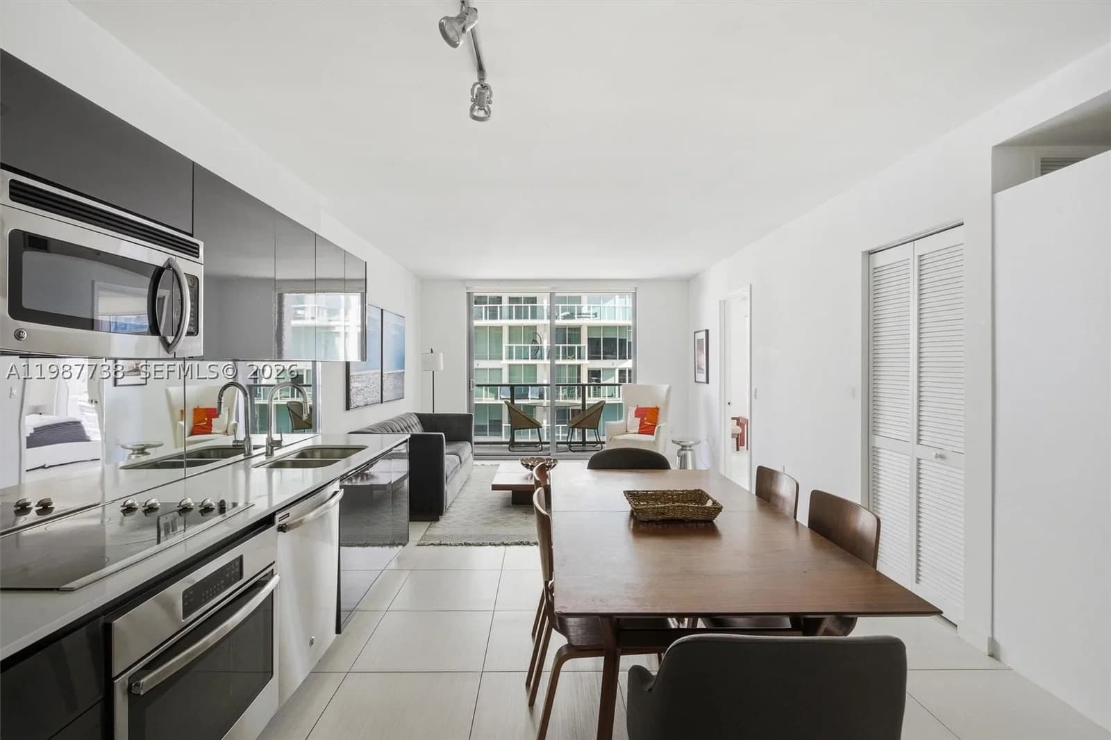 1+1 Condo — 31 6th St #2504, Miami, FL 33131