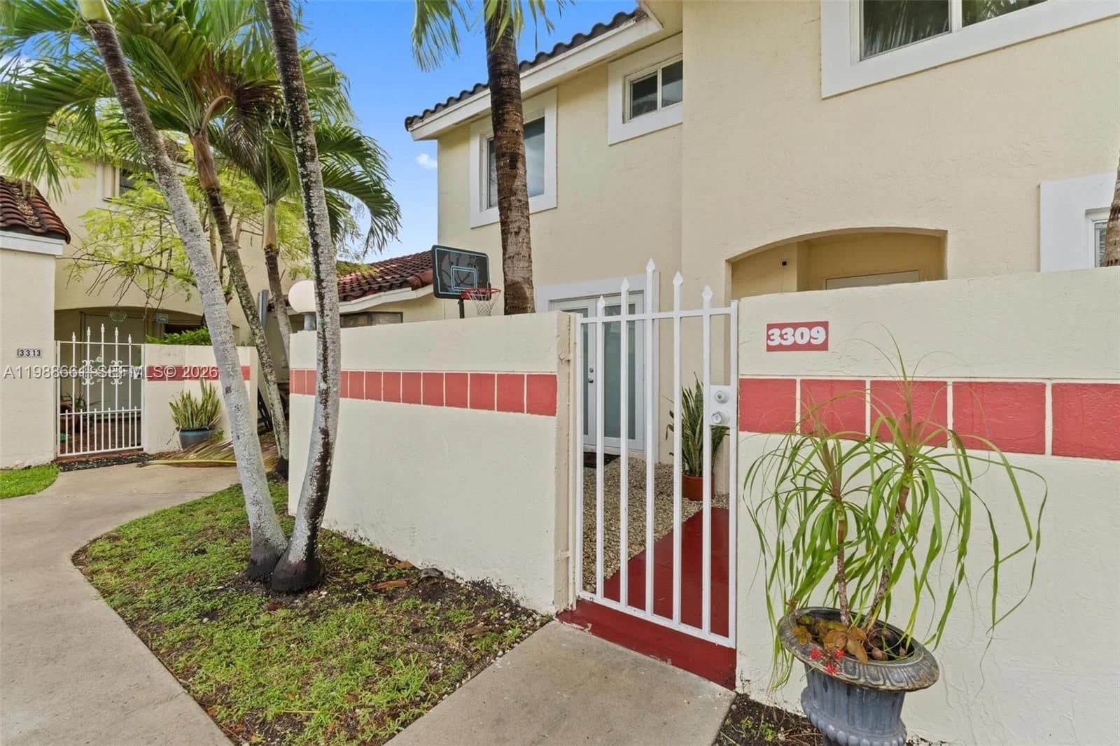 3-bedroom Condo — 3309 San Remo Cir, Homestead, FL 33035