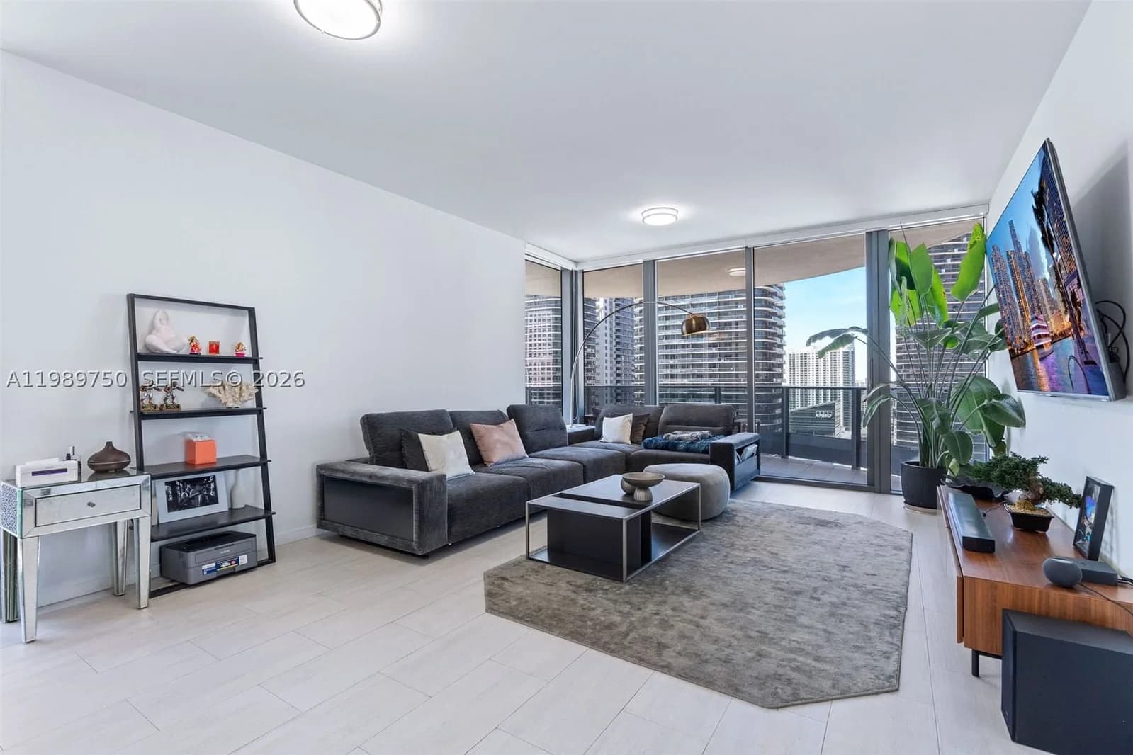 2-bedroom Condo — 1000 Brickell Plz #2812, Miami, FL 33131