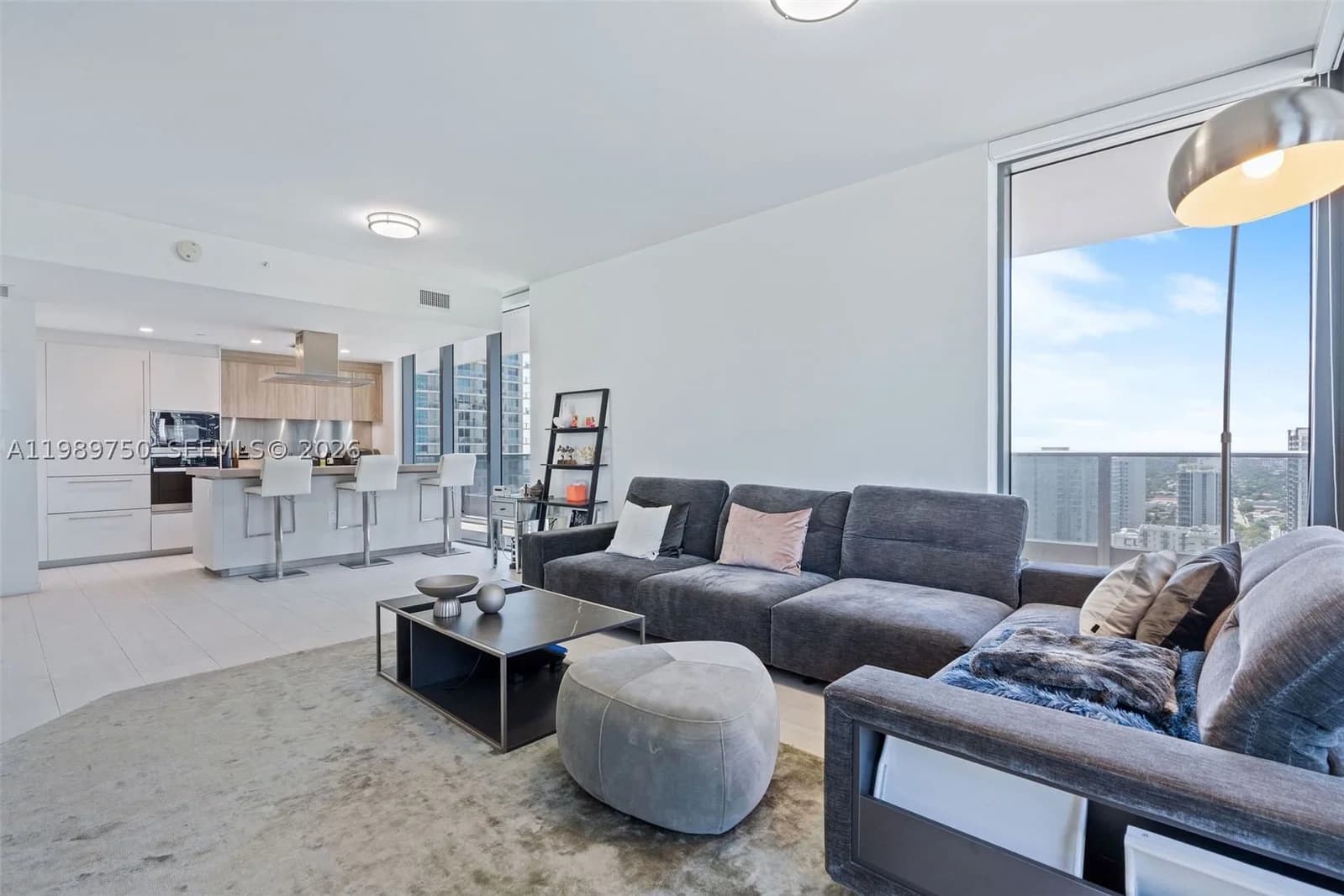 2-bedroom Condo — 1000 Brickell Plz #2812, Miami, FL 33131