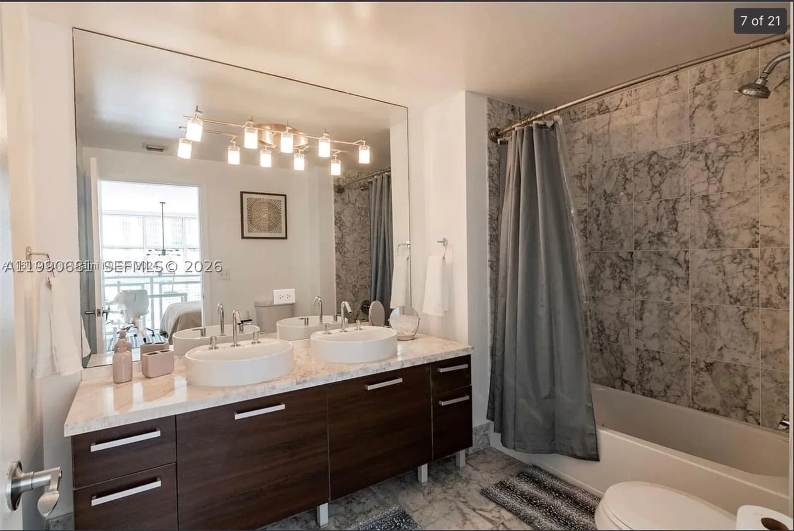 1+1 Condo — 253 2nd St #617, Miami, FL 33132