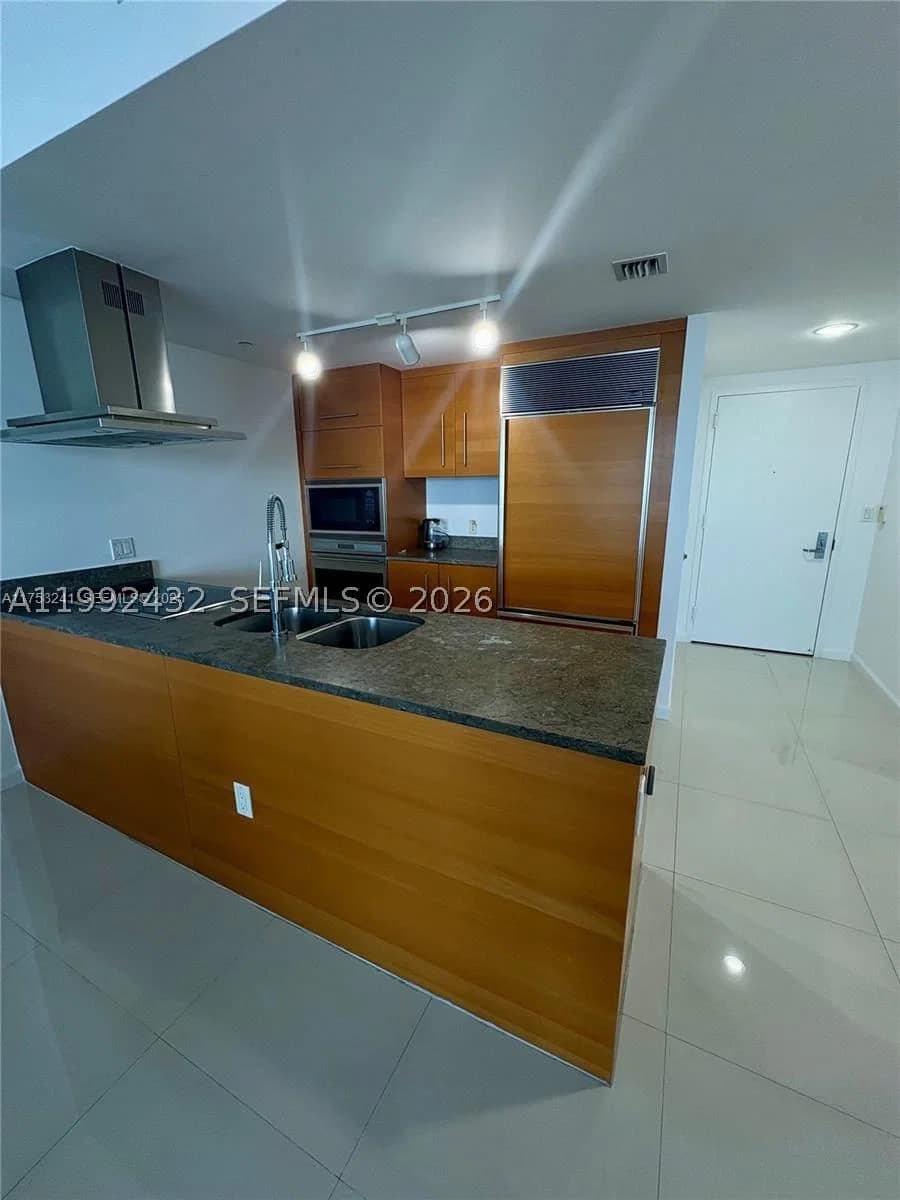 1+1 Condo — 495 Brickell Ave #3909, Miami, FL 33131