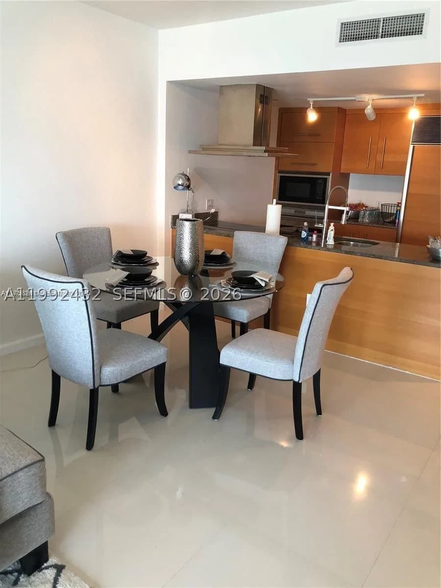 1+1 Condo — 495 Brickell Ave #3909, Miami, FL 33131