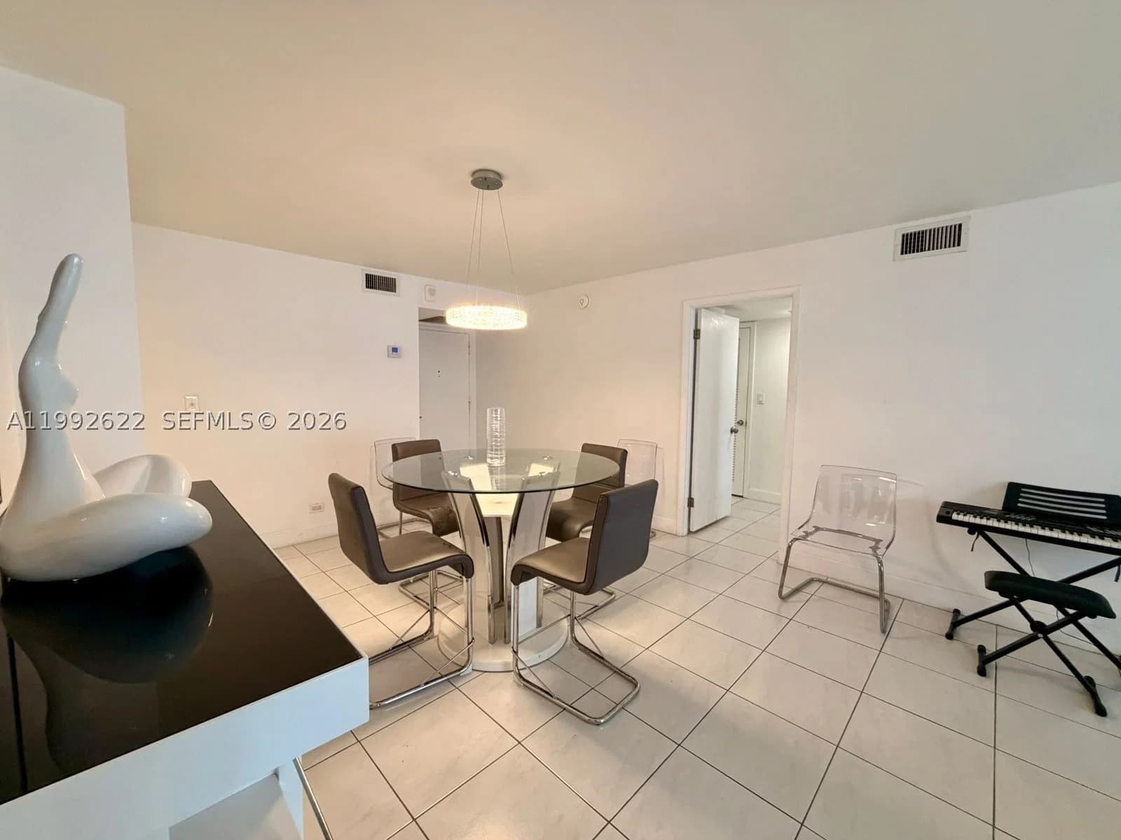 2-bedroom Condo — 6039 Collins Ave #1506, Miami Beach, FL 33140