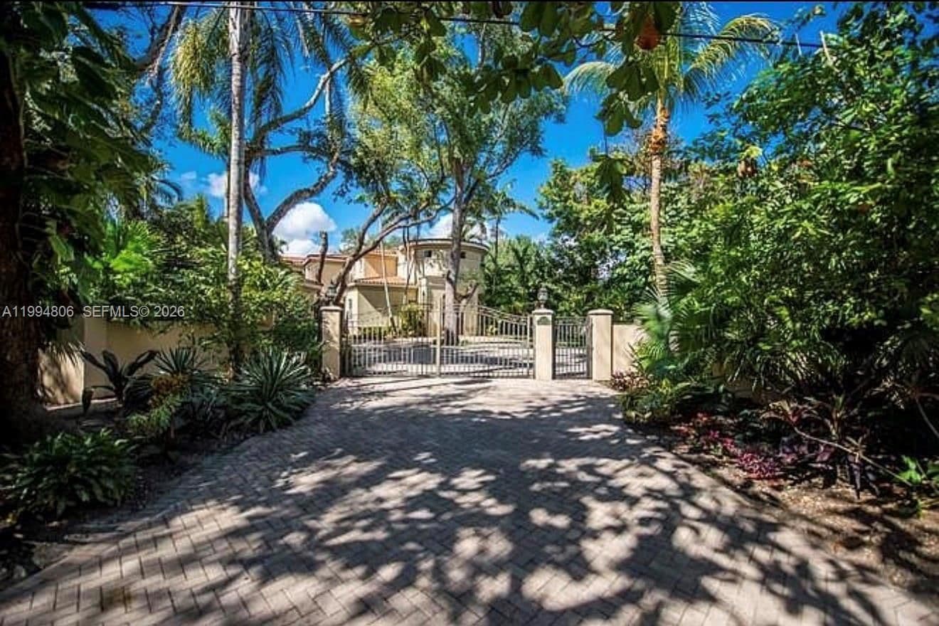 5-bedroom Single-Family Home — 3630 Justison Rd, Miami, FL 33133