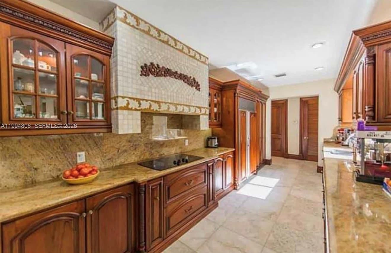 5-bedroom Single-Family Home — 3630 Justison Rd, Miami, FL 33133