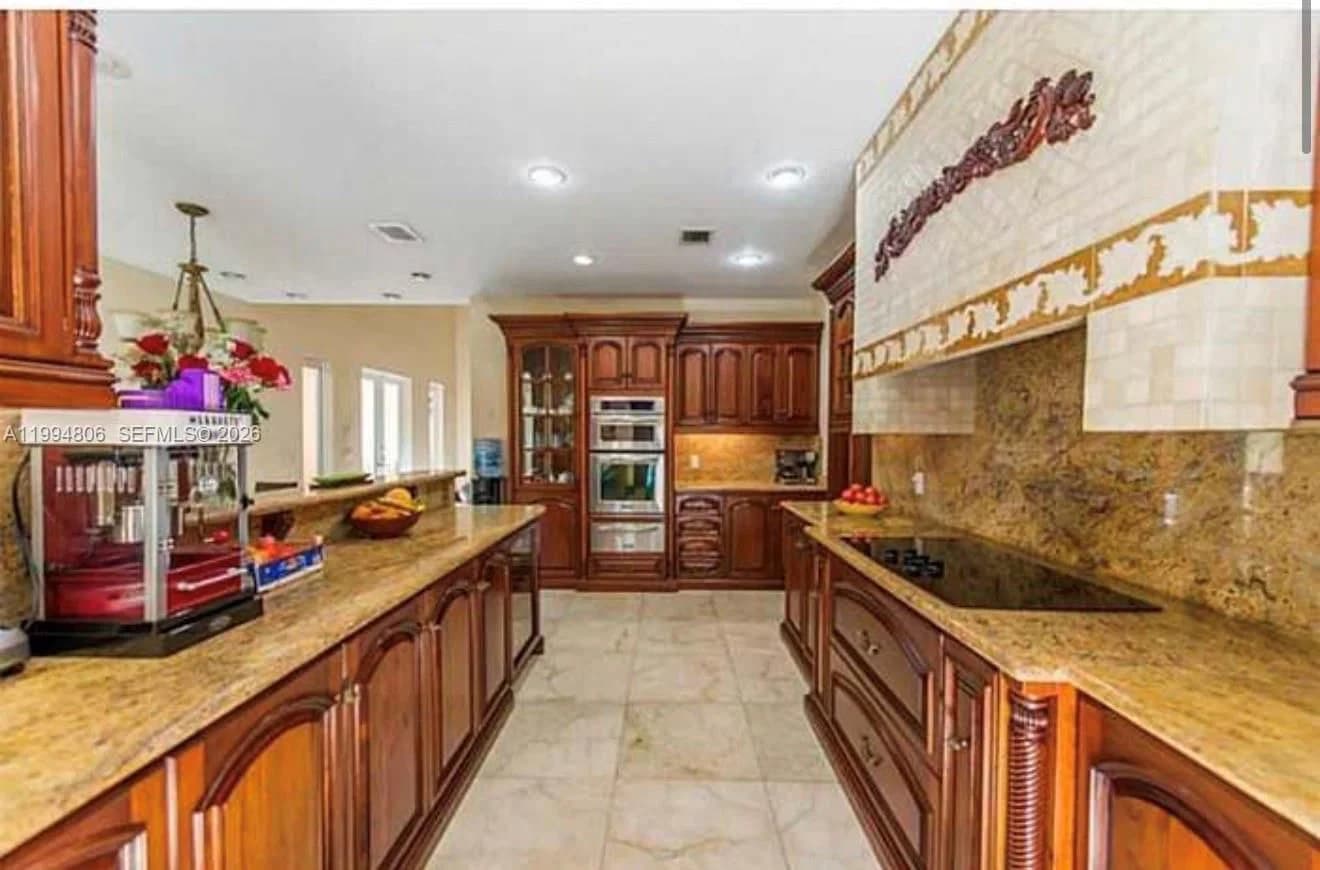 5-bedroom Single-Family Home — 3630 Justison Rd, Miami, FL 33133