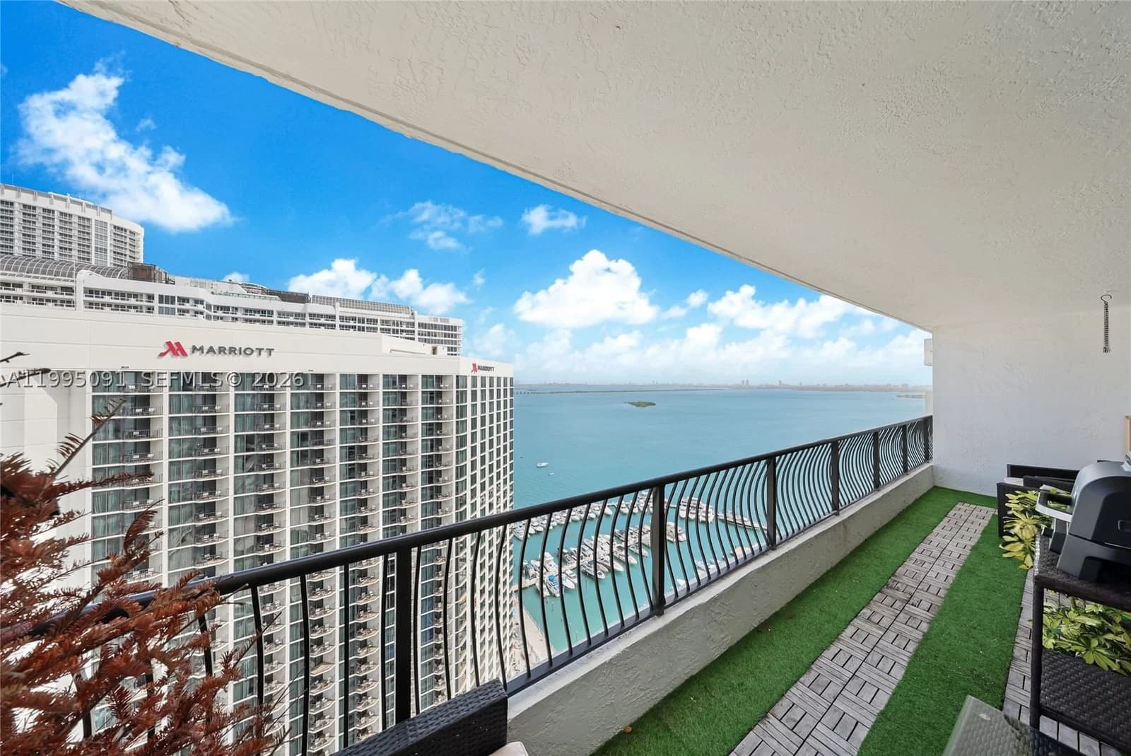 1-bedroom Condo — 555 15th St #33G, Miami, FL 33132