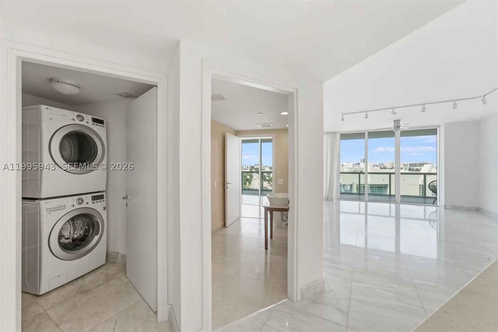 2+1 Condo — 450 Alton Rd #910, Miami Beach, FL 33139
