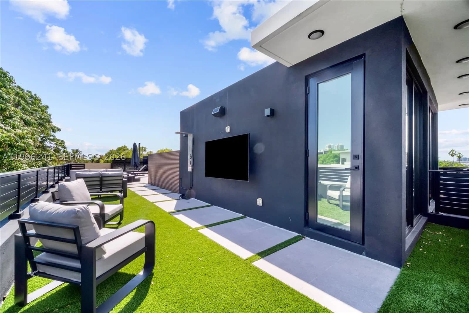 3+1 Müstakil ev — 420 15th Rd #420, Miami, FL 33129