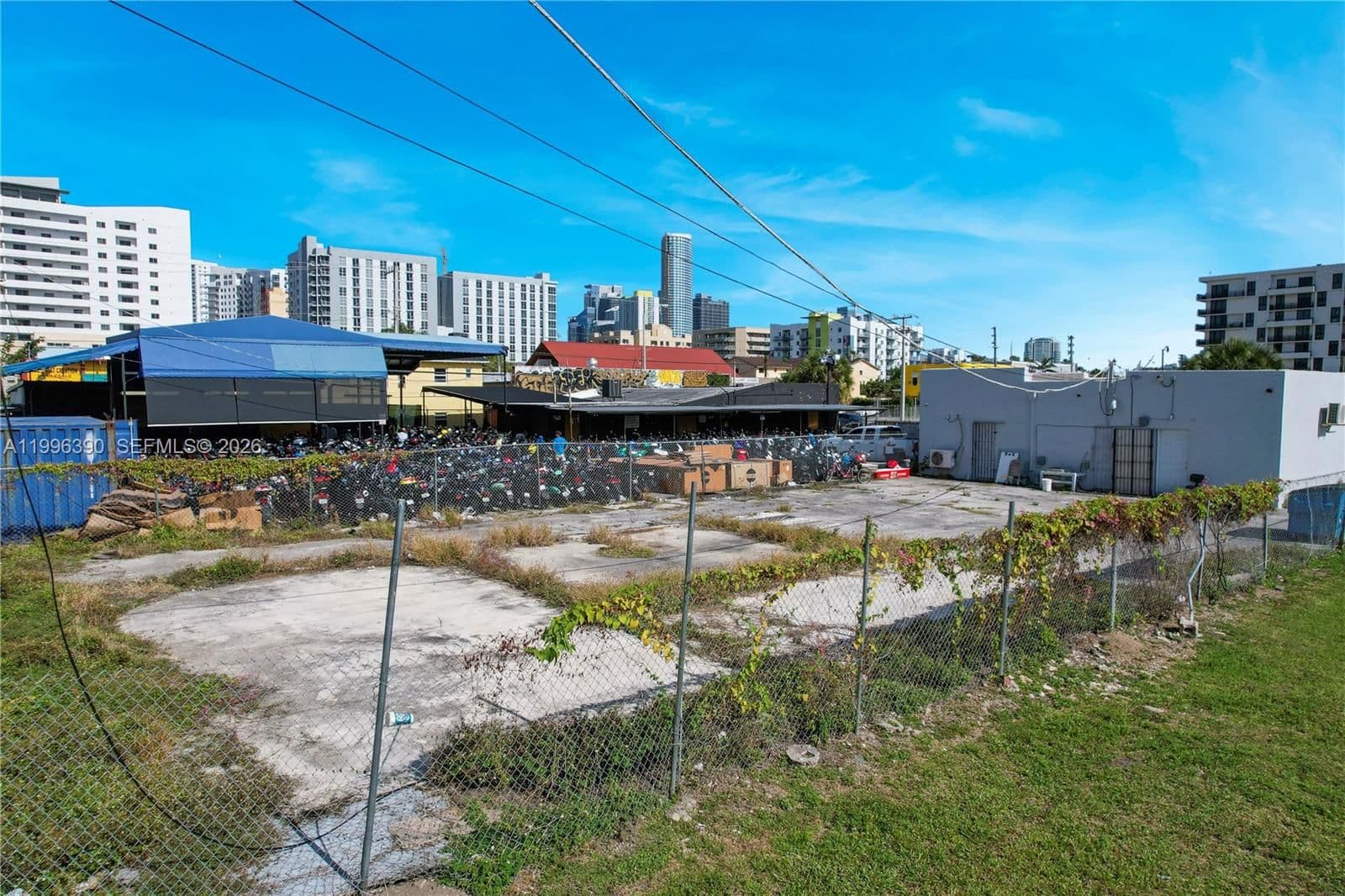 Mülk — 727 Flagler St, Miami, FL 33130